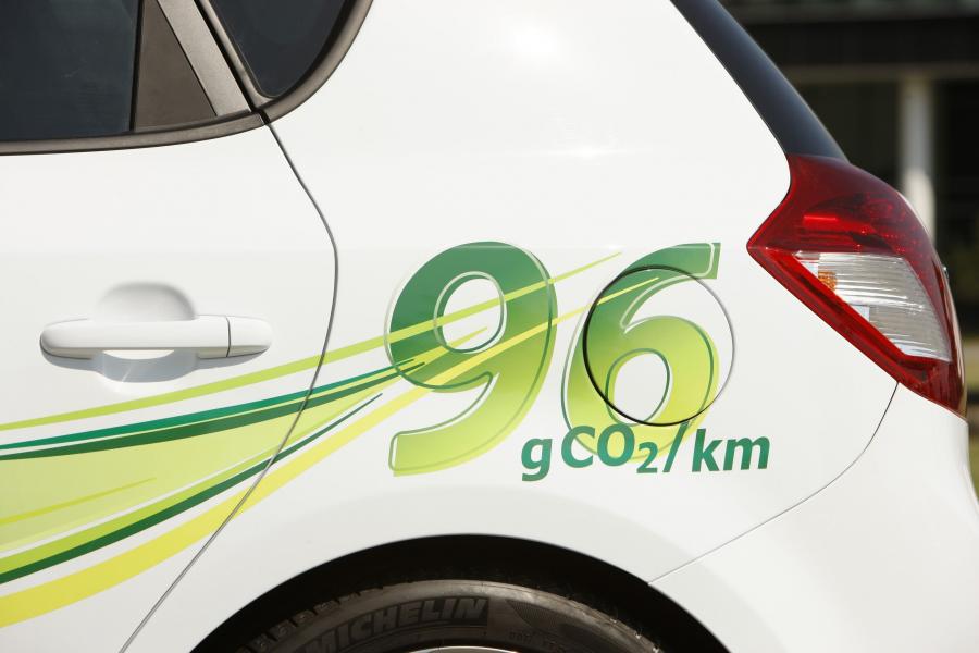  Kia cee&rsquo;d Hybrid 2010 года  (фото 14 из 33)